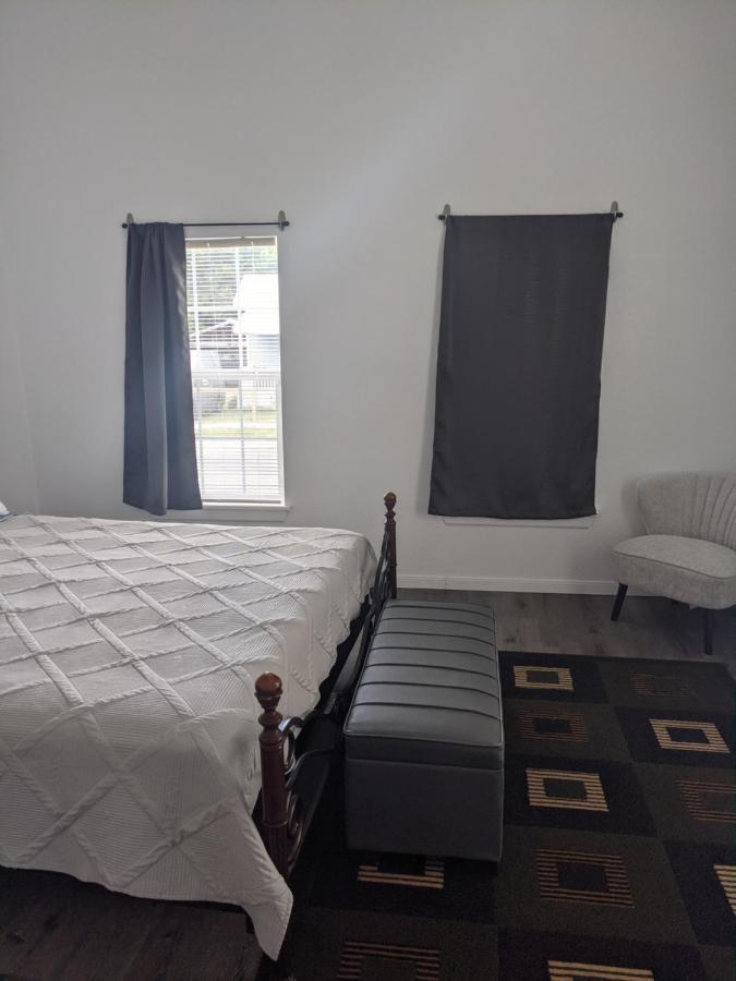 Cozy *downtown Getaway* Сasa de vacaciones