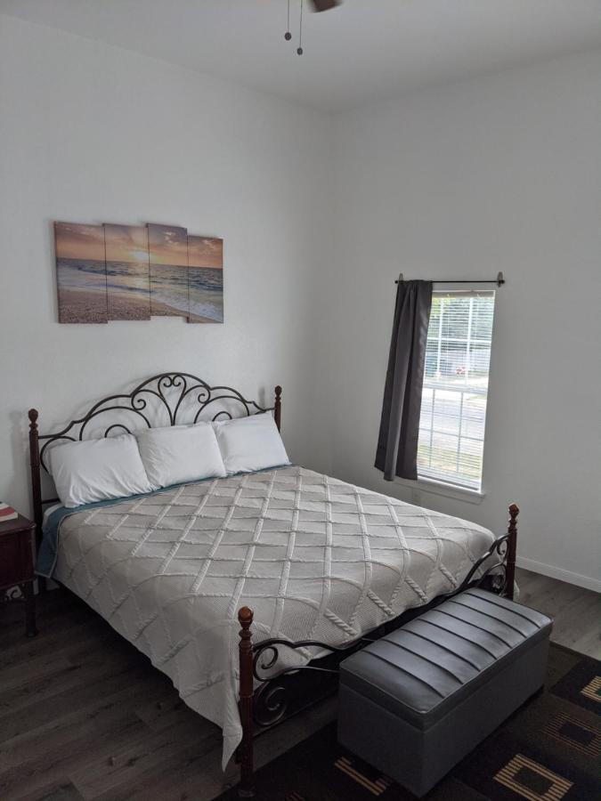 Cozy *downtown Getaway* Сasa de vacaciones